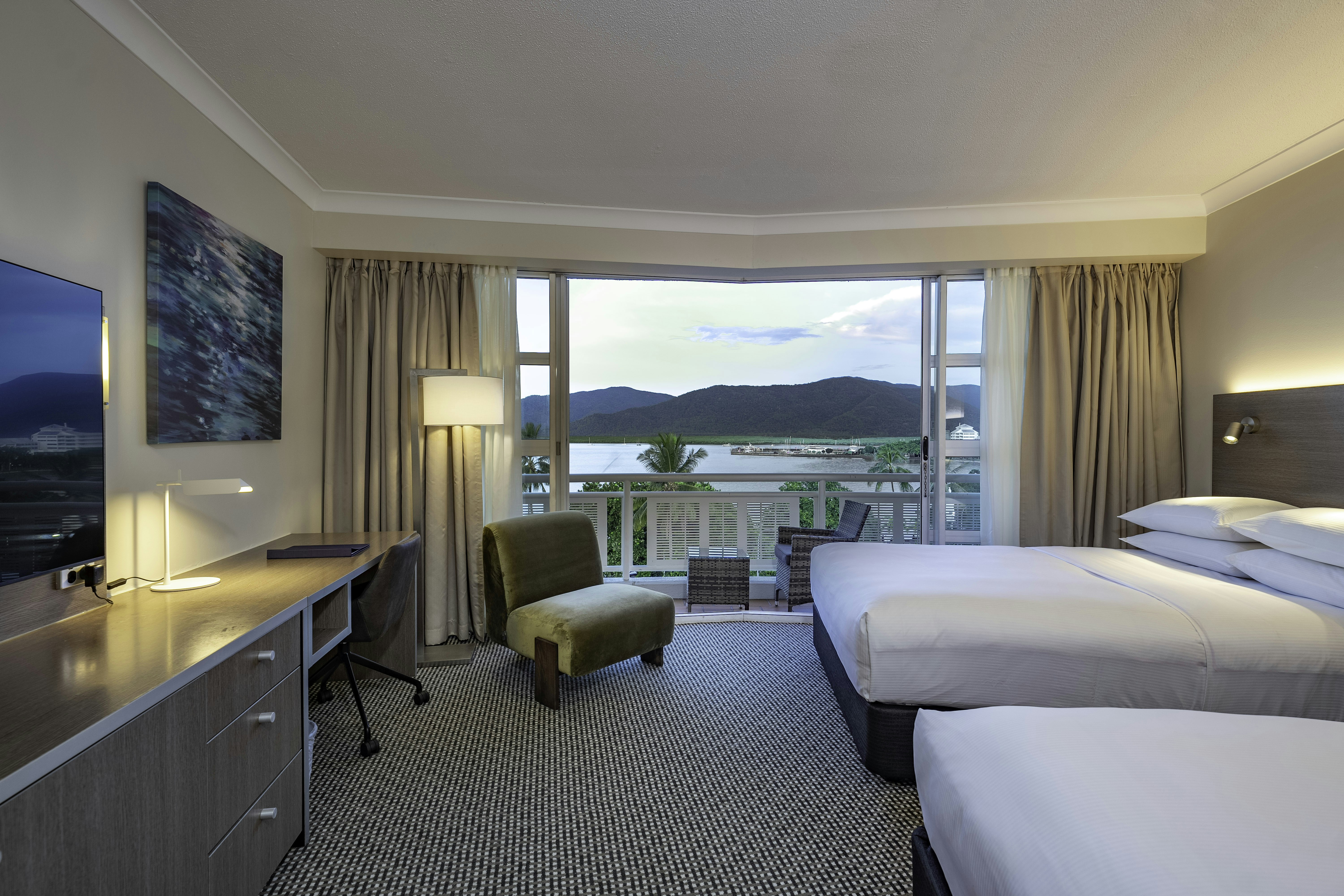 Room, 2 Double Beds, Water View، DoubleTree by Hilton Hotel Cairns 2/6
