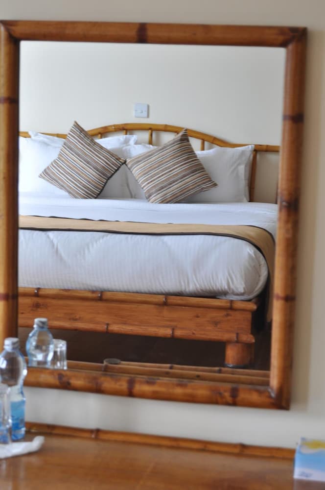 Peaks Hotel Limited 10/40