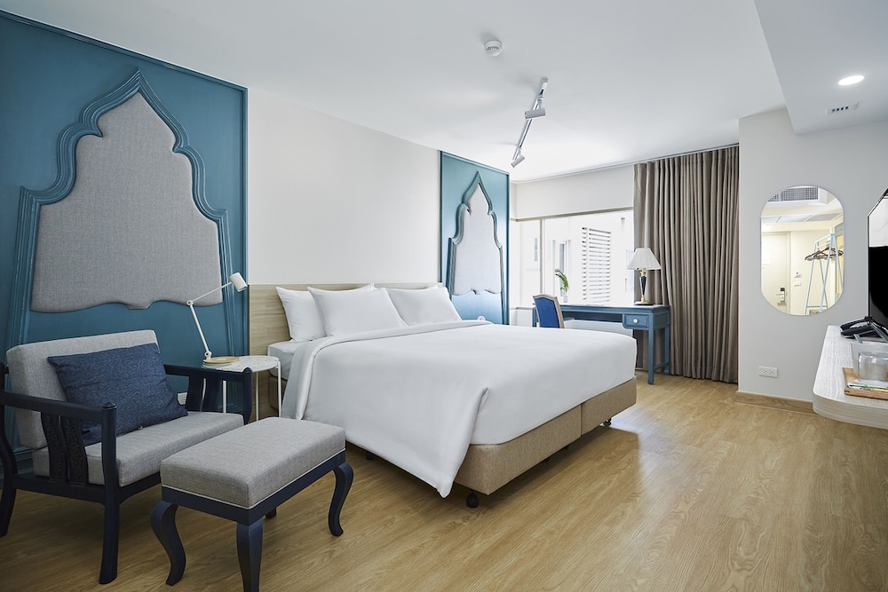 56 Surawong Hotel Bangkok 23/66