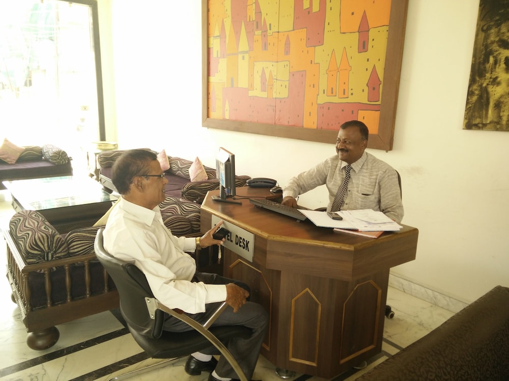 Surya Hotel 61/74