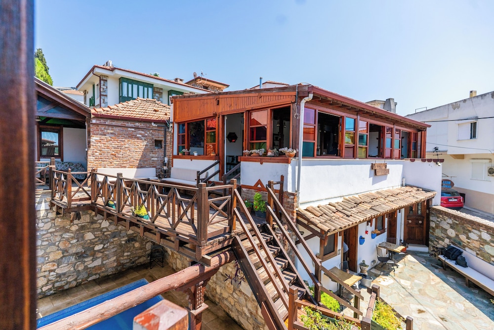 Amazon Petite Palace 5/50