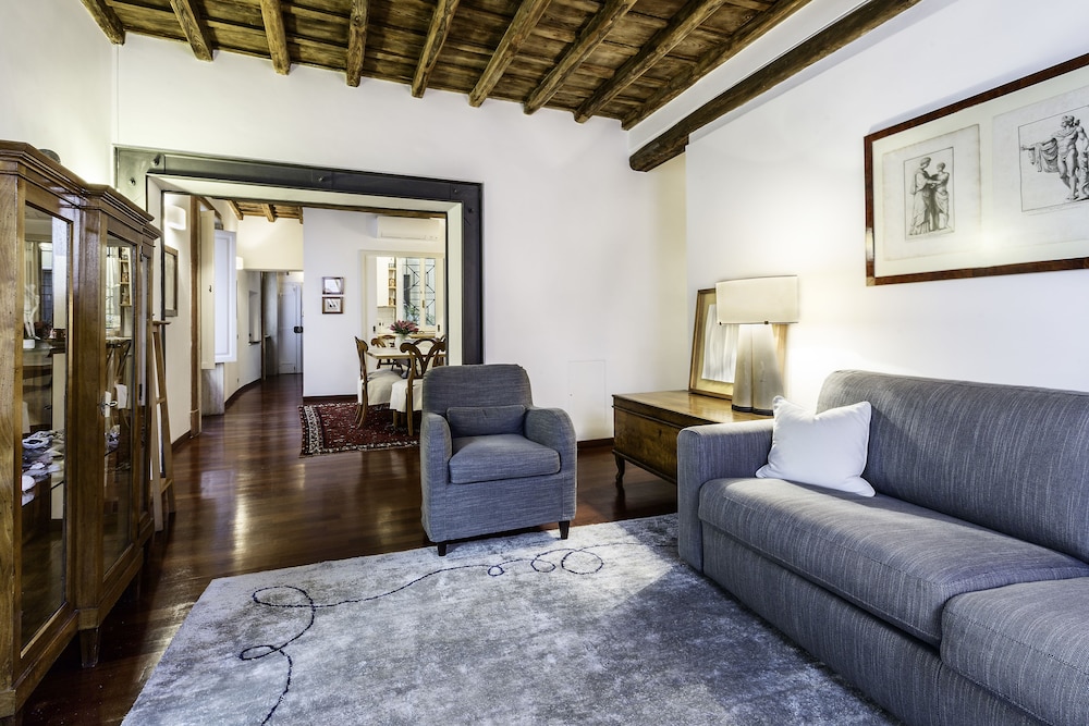 Luxury Flat in the Center of Rome 8/17
