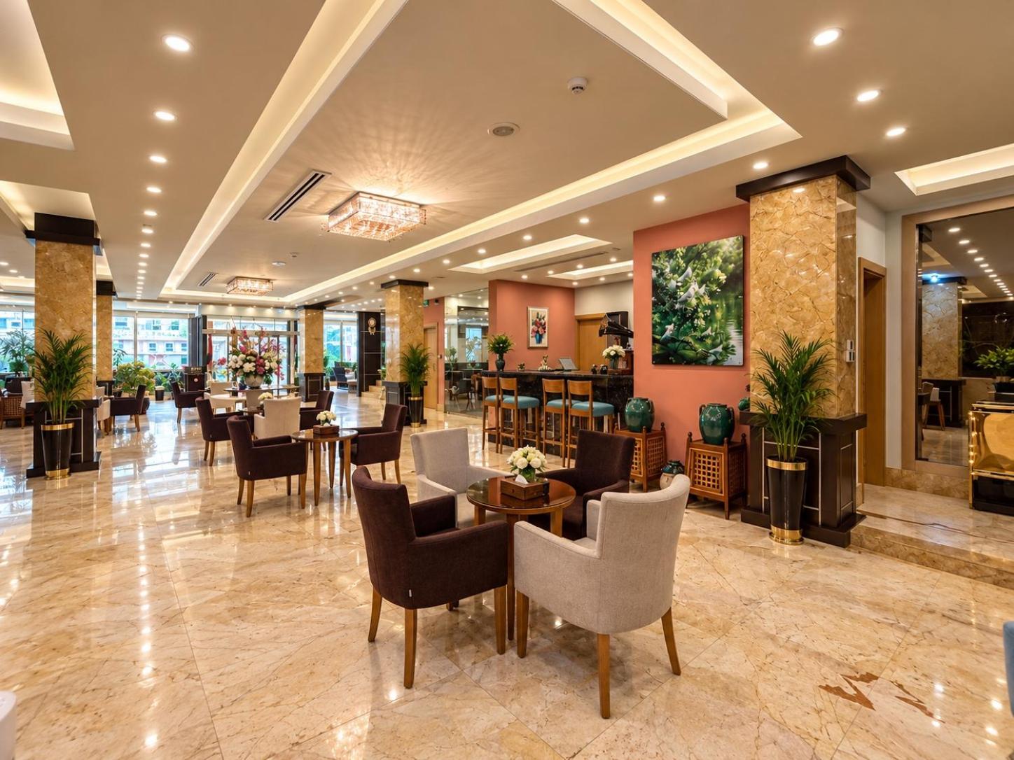 Grand Palace Hotel 65/71