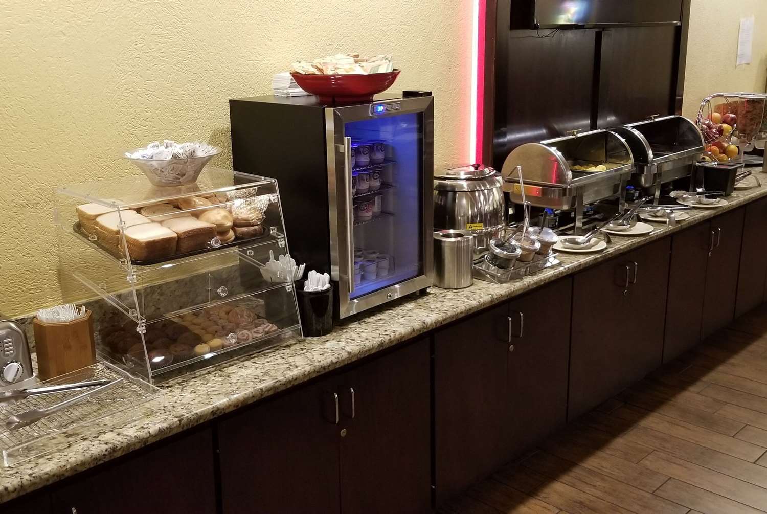 Ramada By Wyndham Houston Intercontinental Airport East 8/33