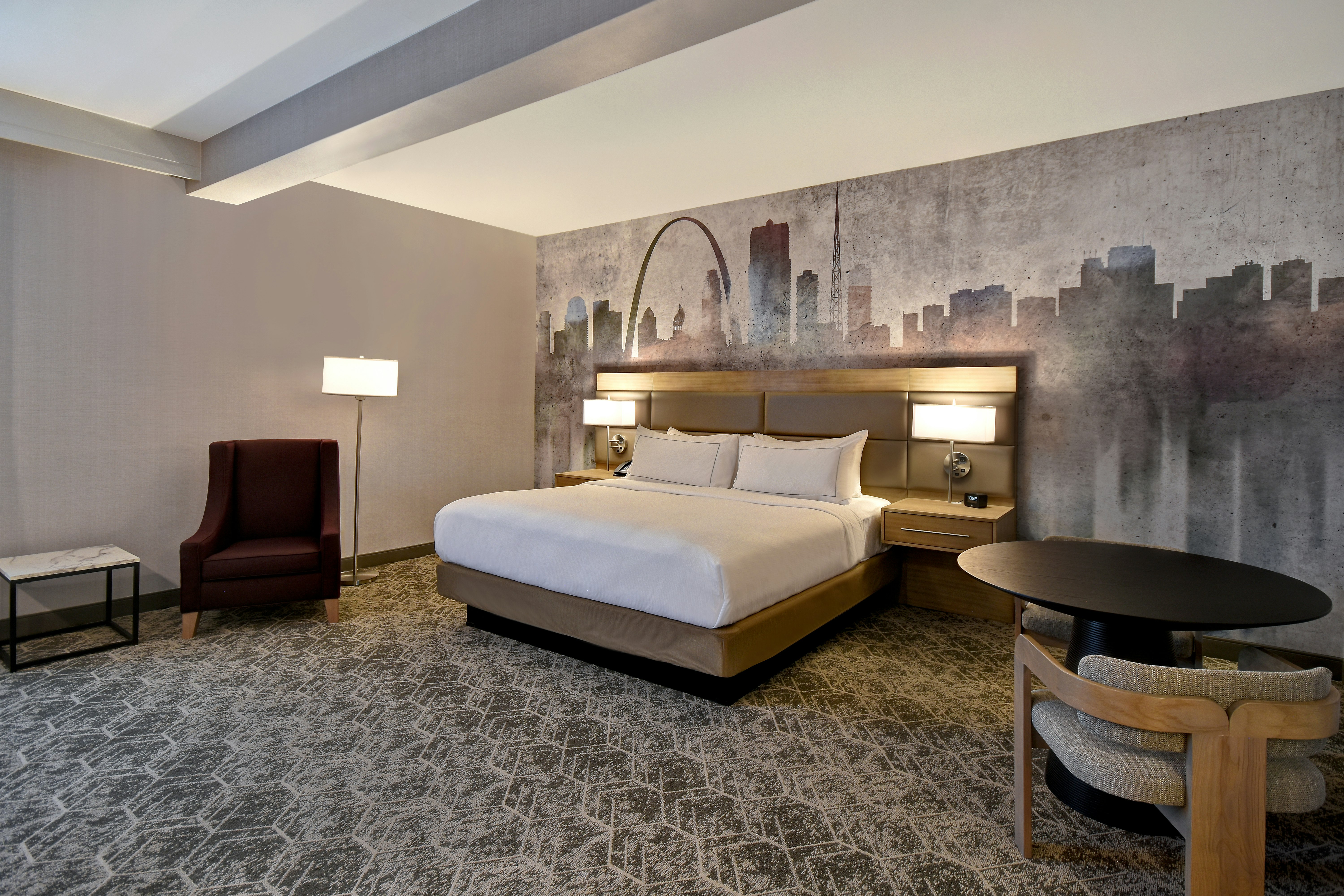 DELUXE, KING BED