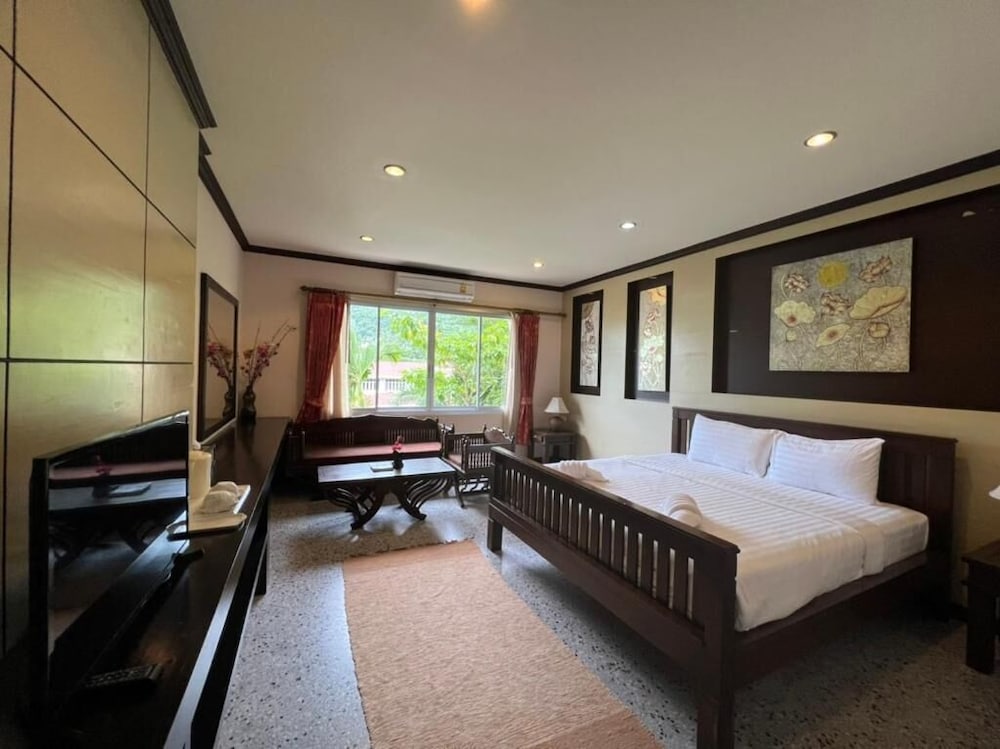 Lotus Paradise Resort 33/77