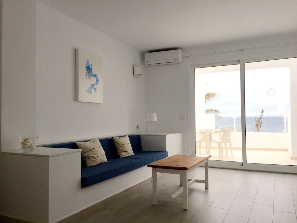 Neptuno Suites - Only Adults 29/50