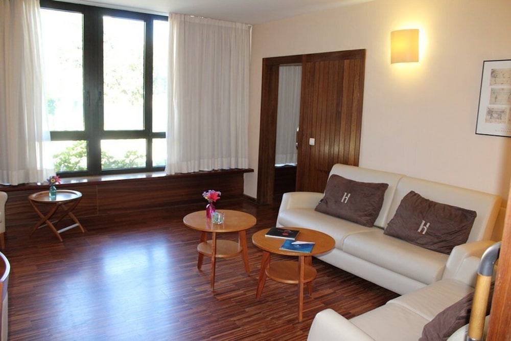 Hotel Escuela Santa Cruz 36/67