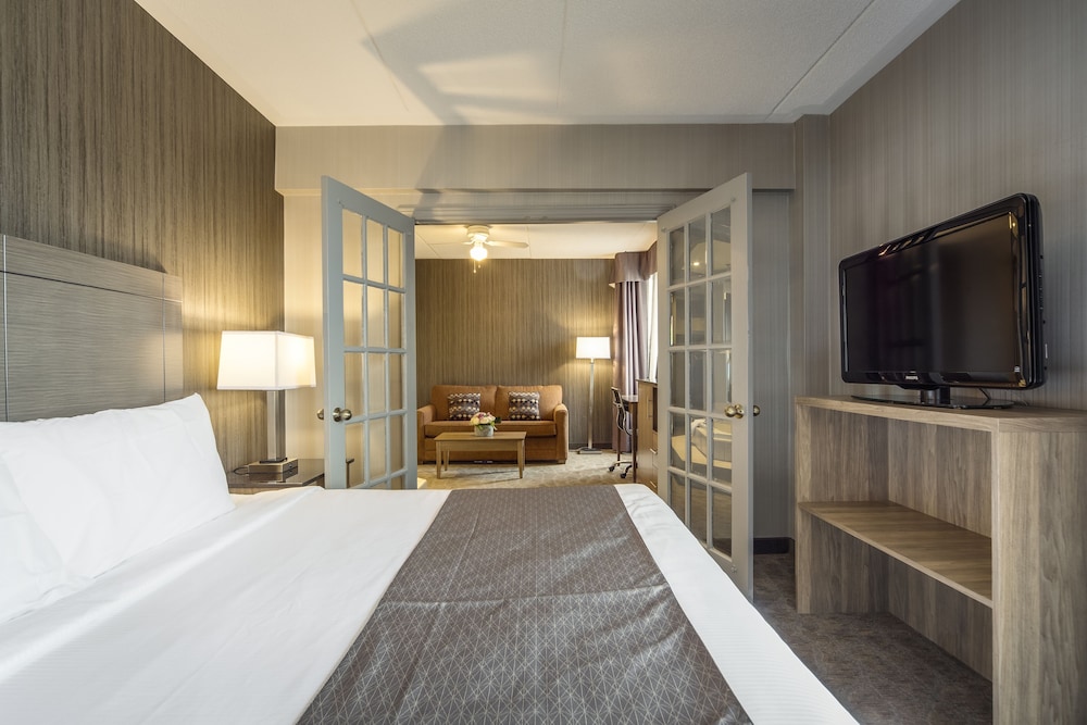 Monte Carlo Inn Airport Suites 16/68
