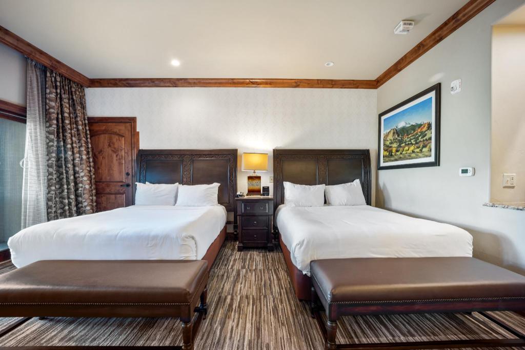 Lodge, 2 Queen Beds, Accessible