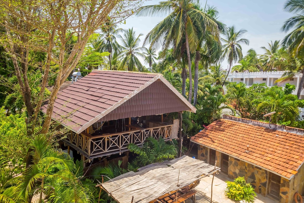 Ziwa Beach Resort 7/60