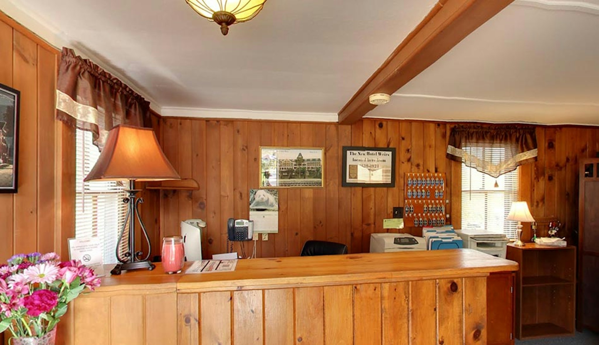 Half Moon Motel And Cottages 11/50