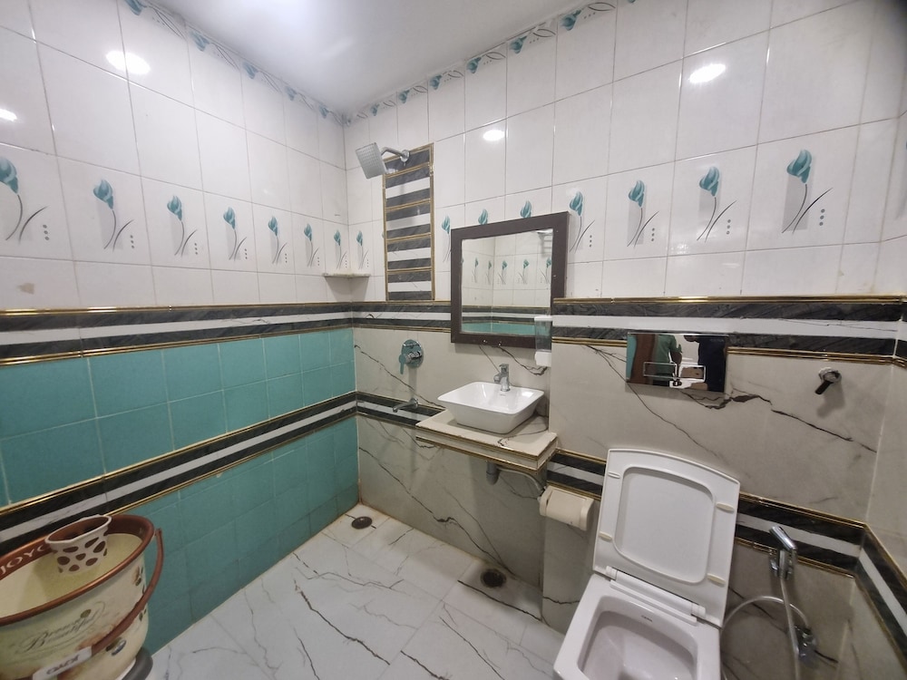 Muskan Hotel 48/48
