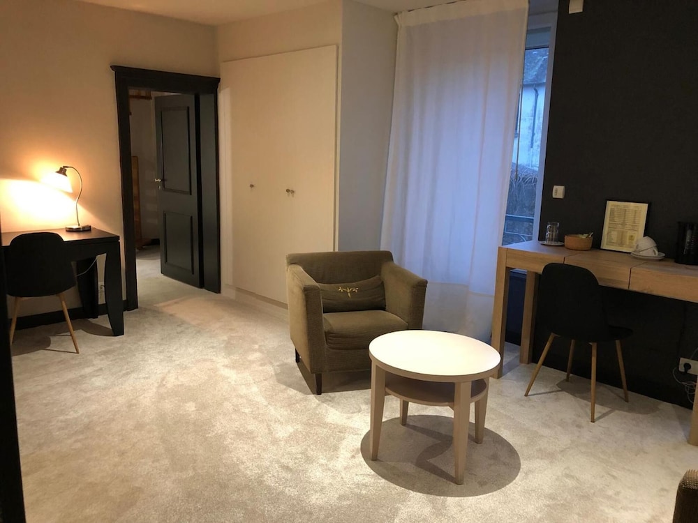 HOTEL LE COBH 18/26