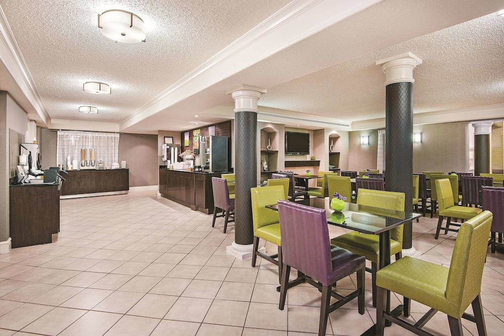 Super 8 by Wyndham The Woodlands North 28/40