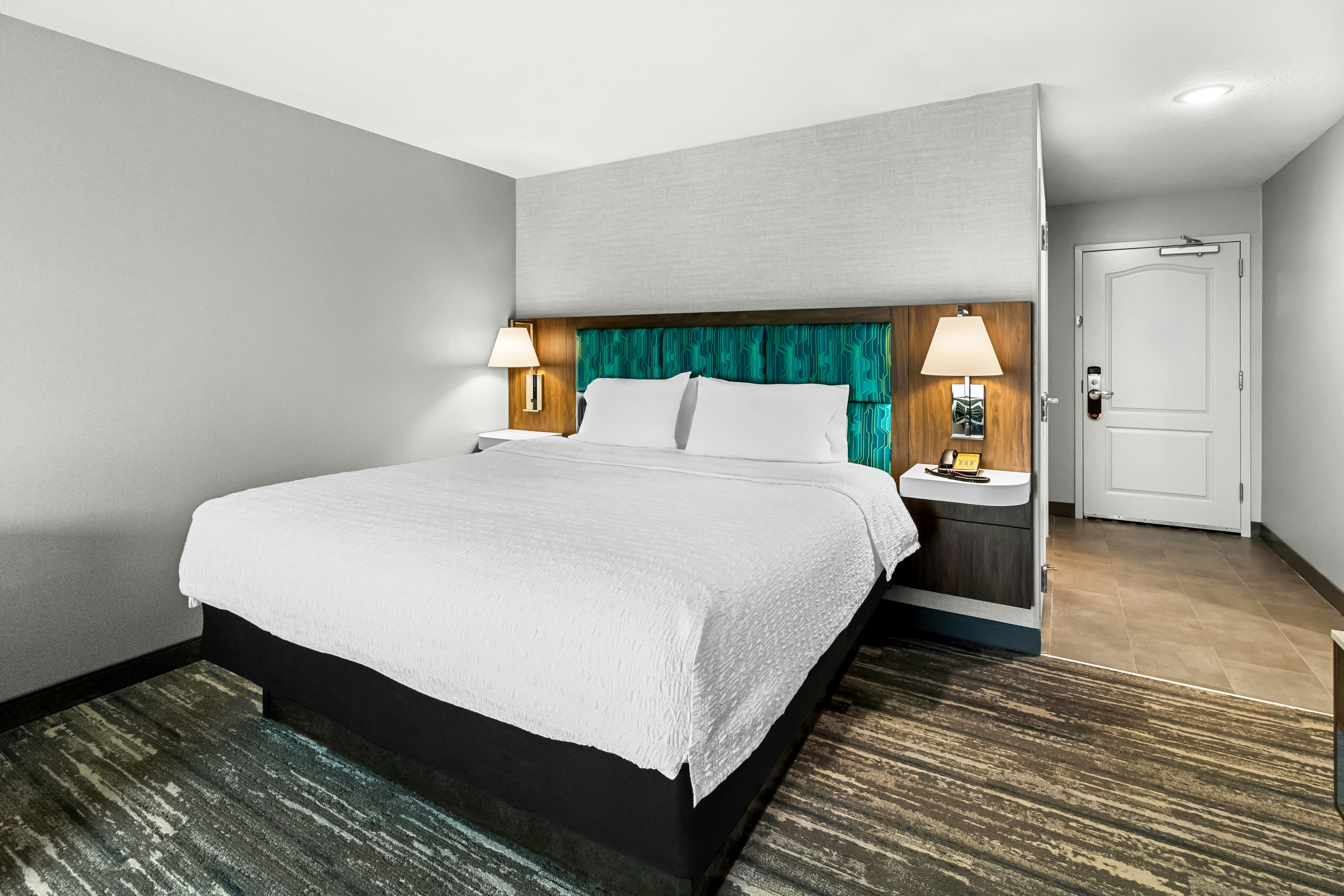 ROOM, KING BED, SOFA