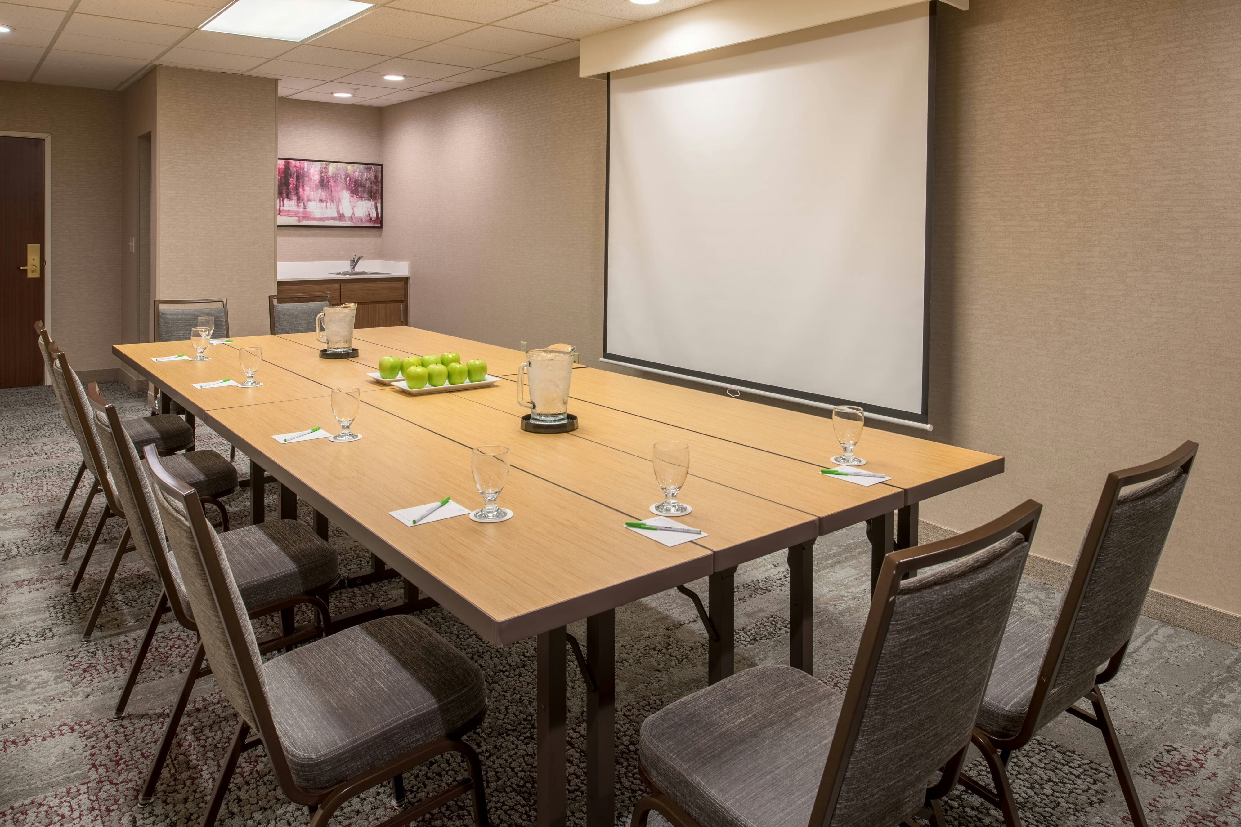 Courtyard By Marriott Portland North 13/17