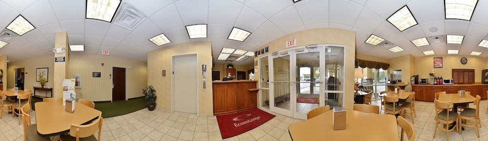 Econo Lodge Valdosta Mall Area 28/33
