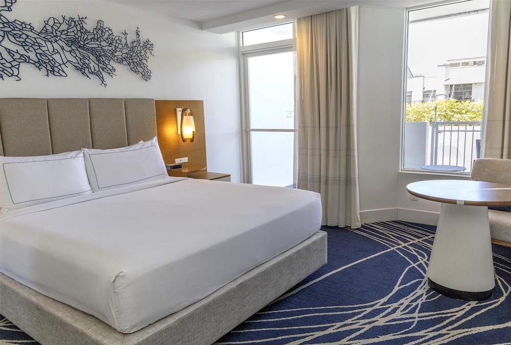 1 BEDROOM, SUITE, KING BED, MARINA VIEW, BALCONY