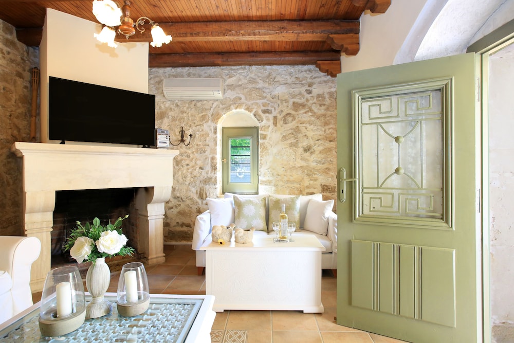 KAMILARI PASIPHAE VILLA 32/60
