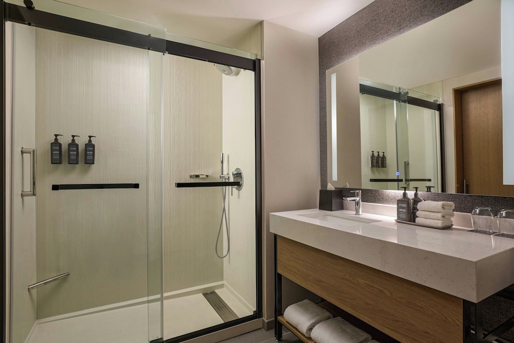غرفة بسرير كينج، Sheraton Grand Sacramento 8/10