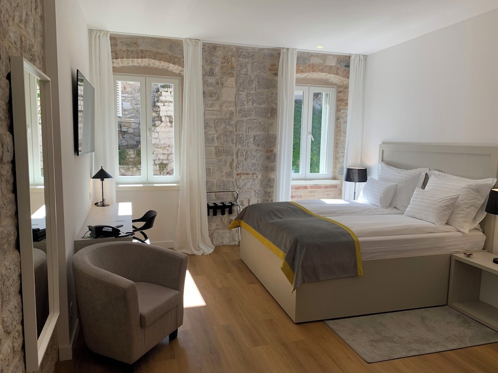 Tower, Deluxe, Suite, King Bed, Sofa