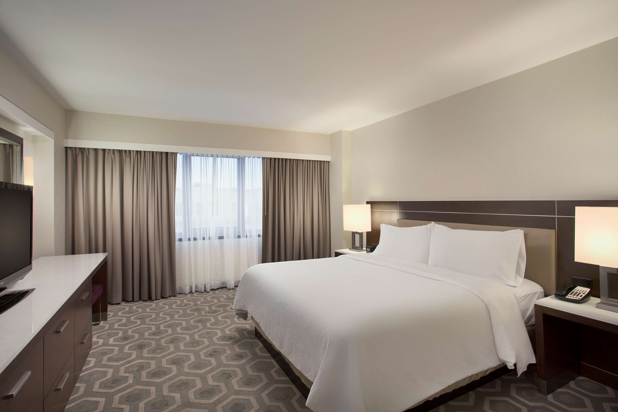 EXECUTIVE, SUITE, KING BED