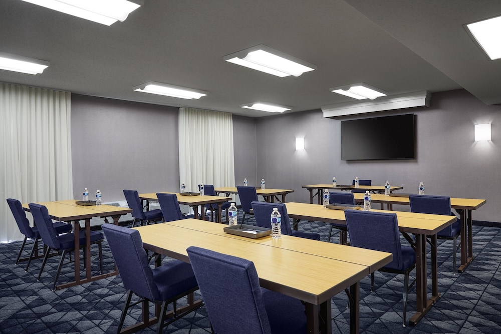Courtyard by Marriott Kansas City Overland Park/Metcalf, South of College Boulevard 48/56