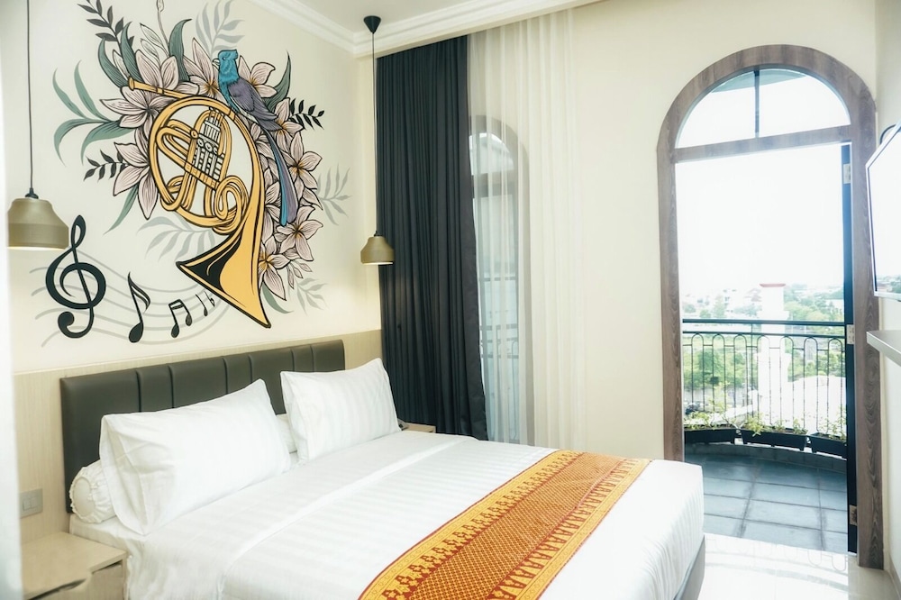 DELUXE, DOUBLE BED