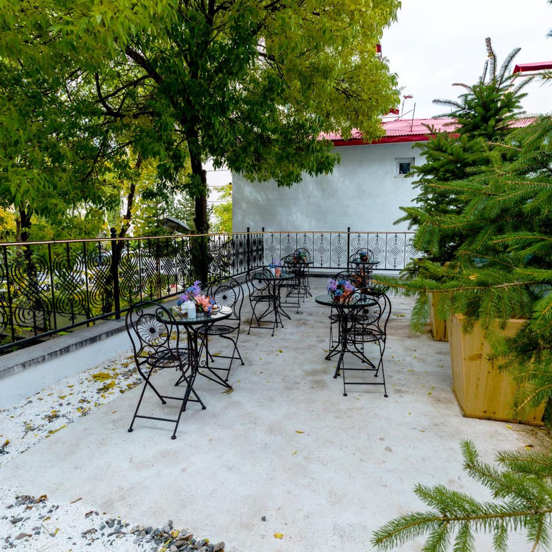Grand Ani Hotel 38/43