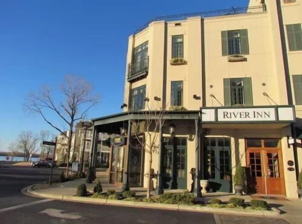 River Inn Of Harbor Town 9/67