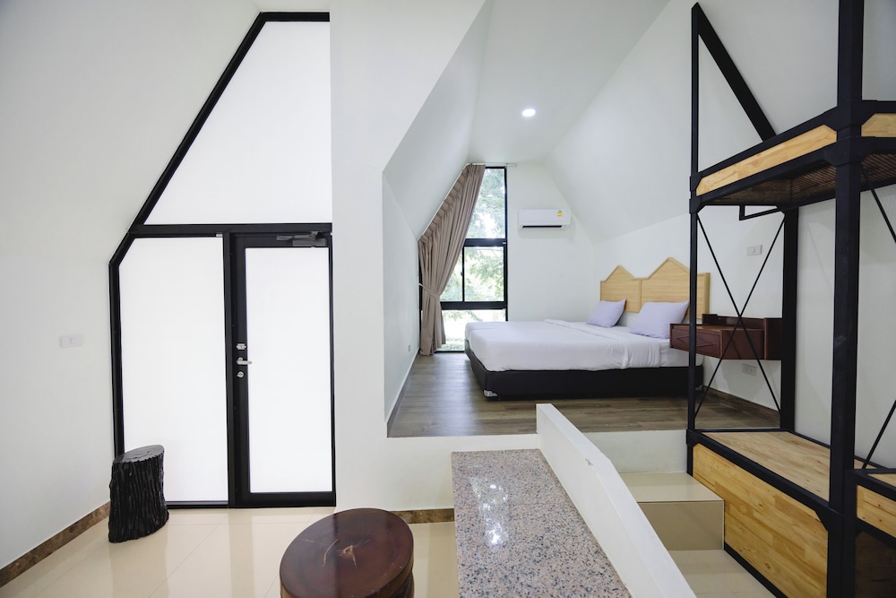 Sabai Hotel & Plaza 16/50