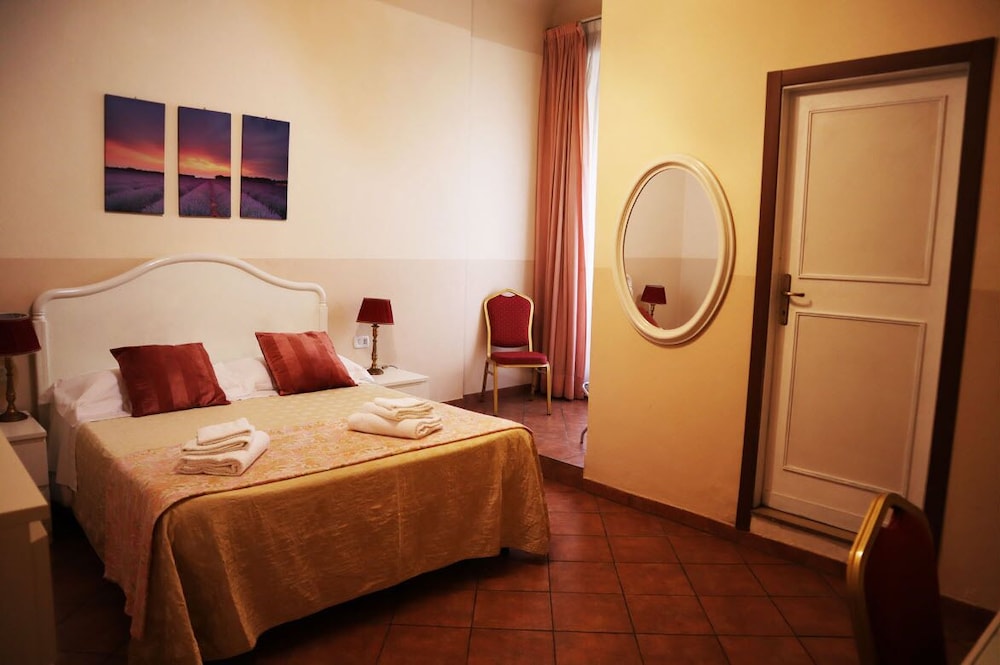 ROOM, DOUBLE BED