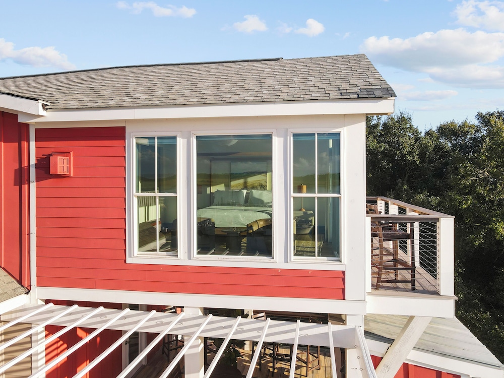 Regatta Inn 2/64