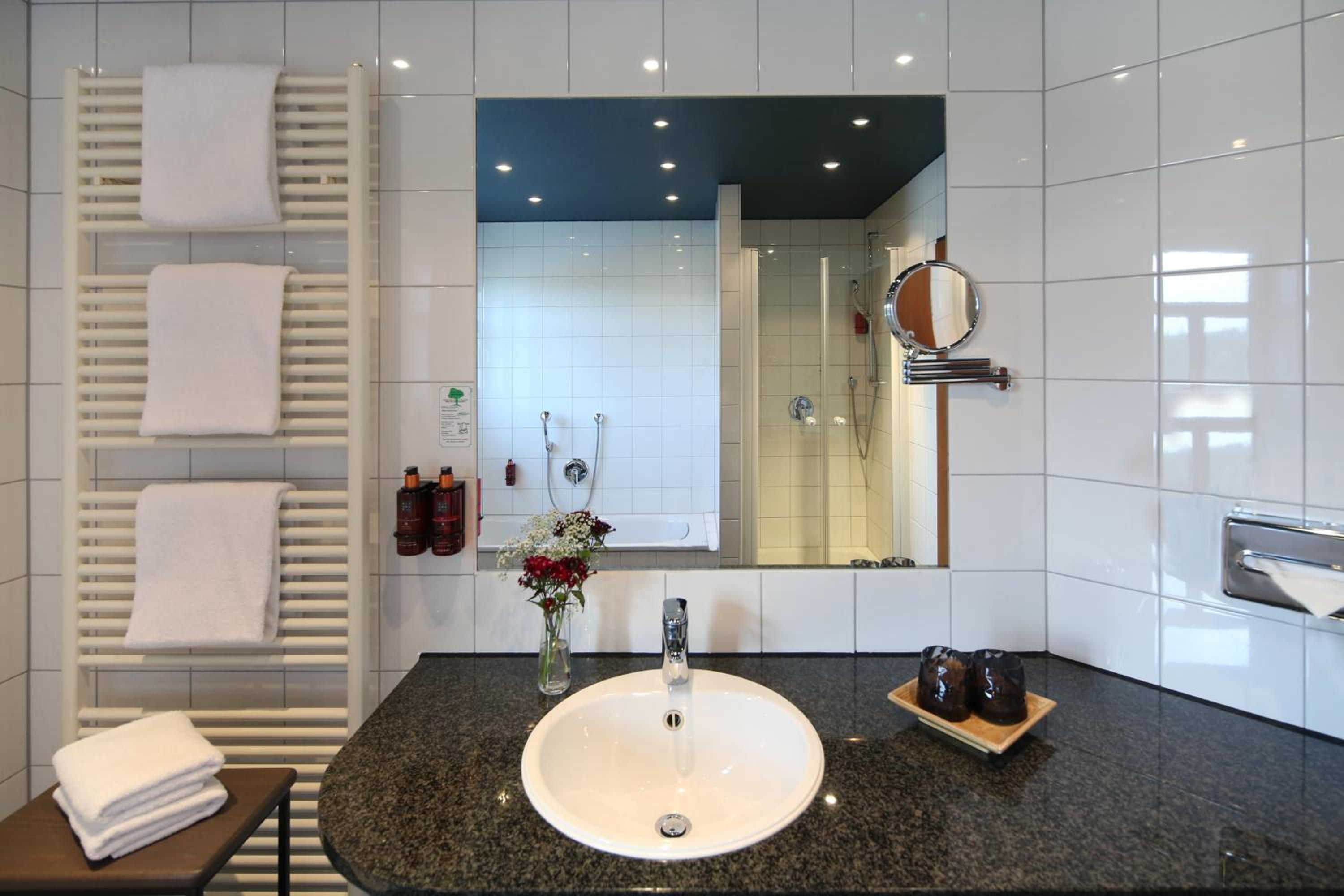 جناح، Seehotel Niedernberg - Das Dorf am See 5/6