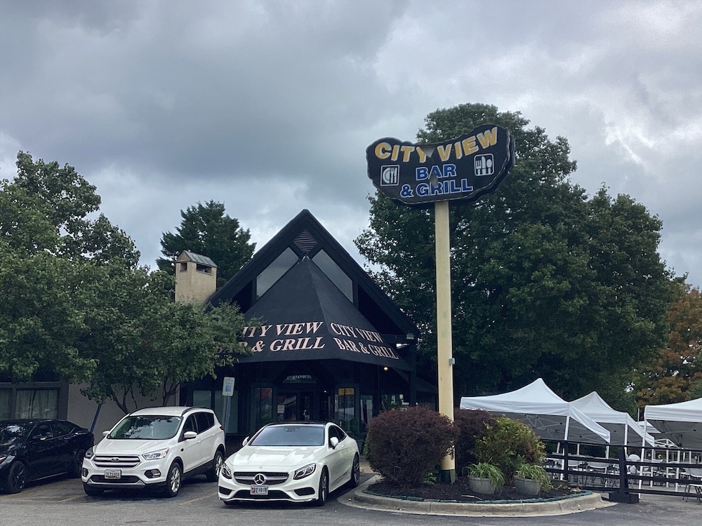 Super 8 by Wyndham Baltimore Northwest 26/40