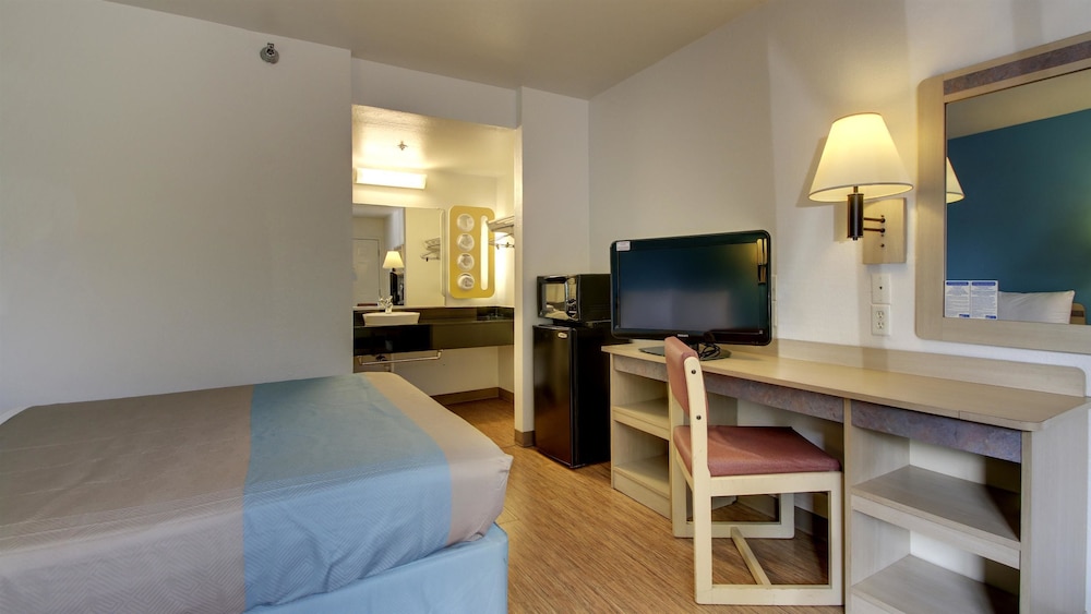 Motel6 Des Moines, IA - North 22/61
