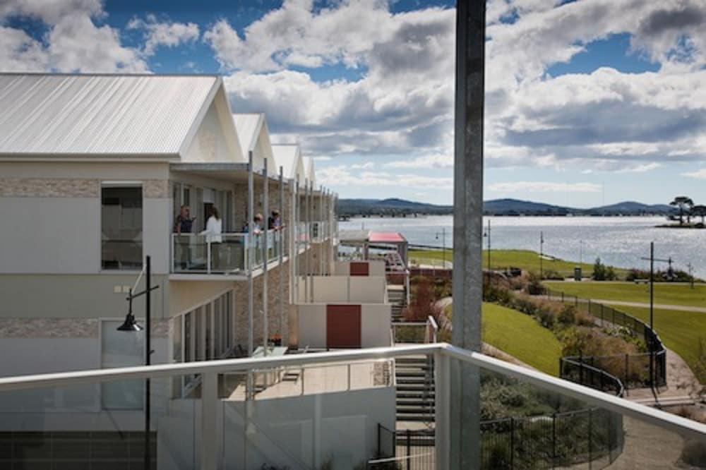 York Cove Hotel 56/59