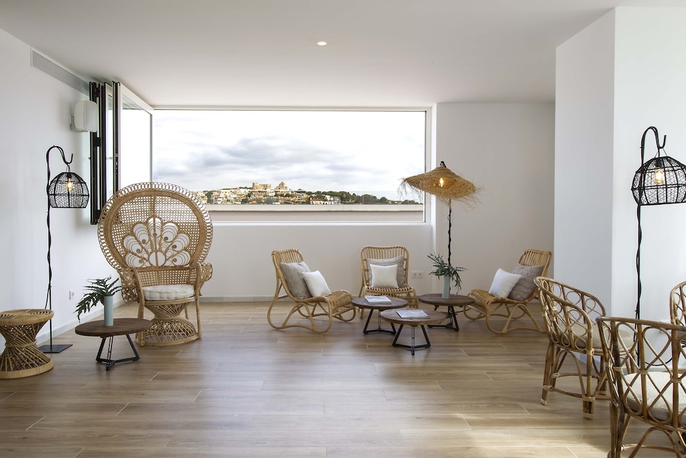 May Altafulla Beach Boutique 26/40
