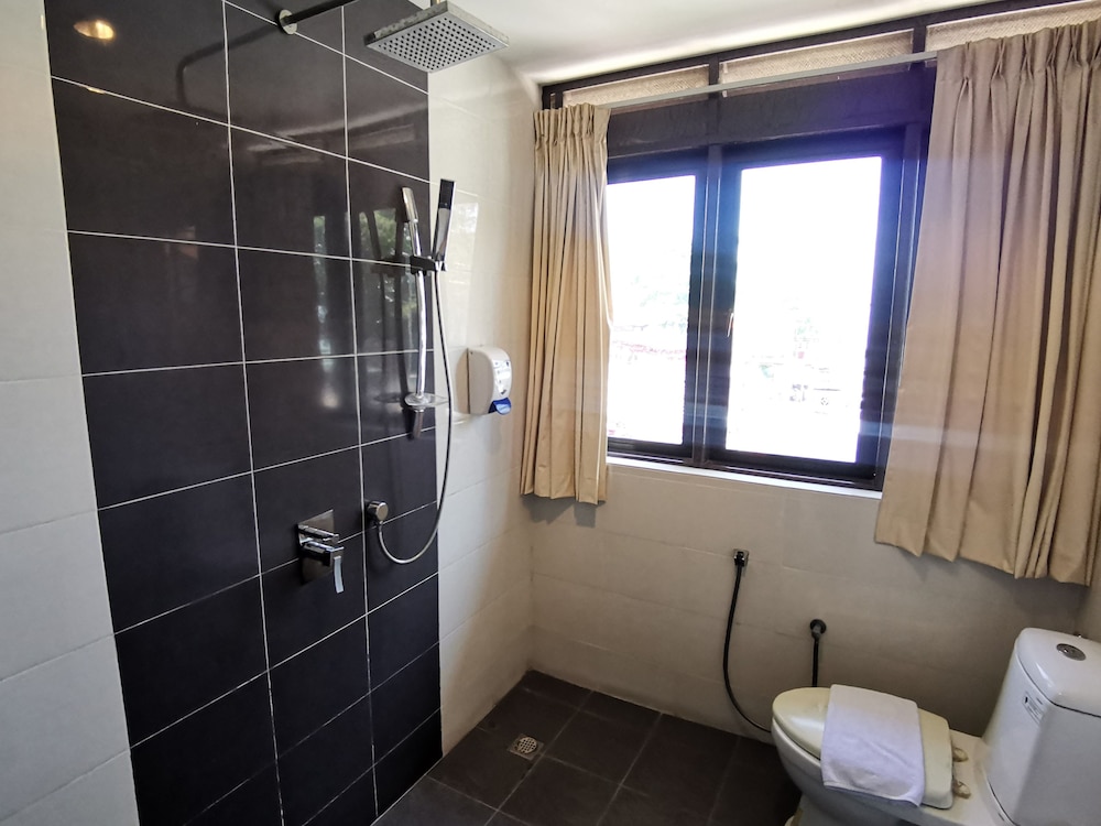8 BOUTIQUE BY THE SEA HOTEL 47/50
