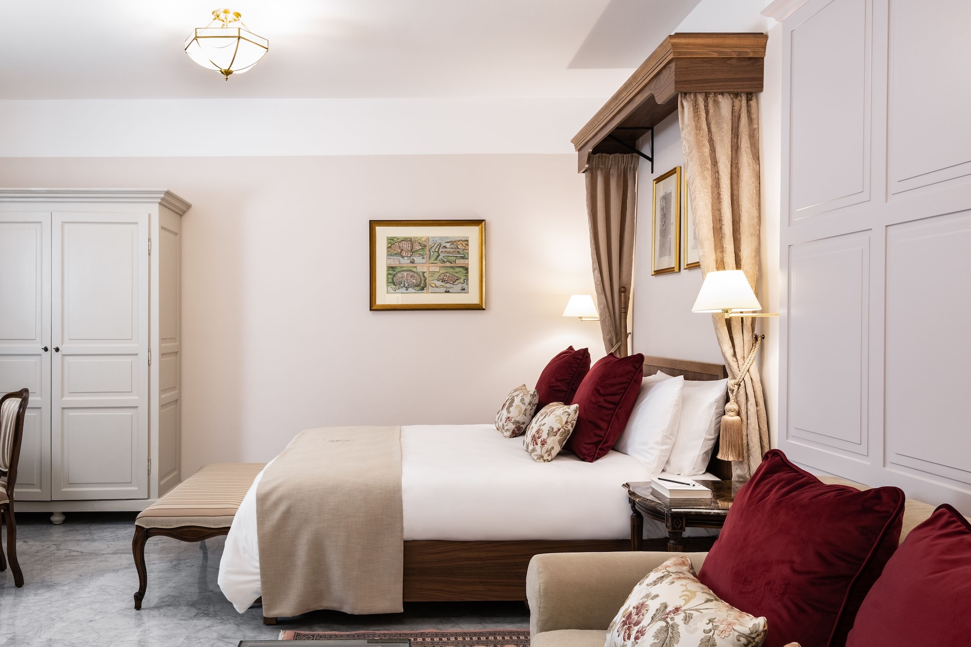 FAMILY SUITE, DOUBLE OR TWIN BED, CITY VIEW