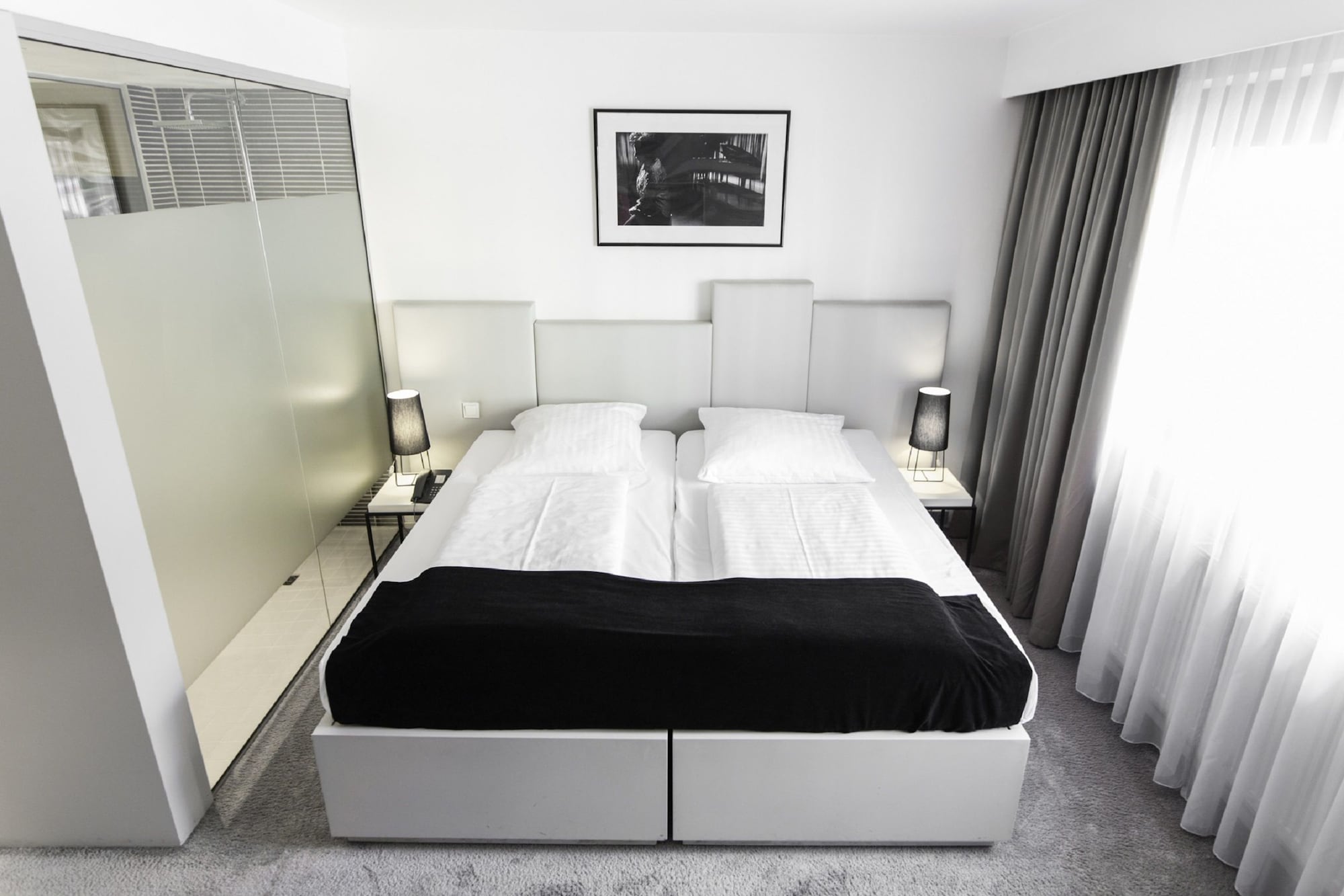 ROOM, DOUBLE BED