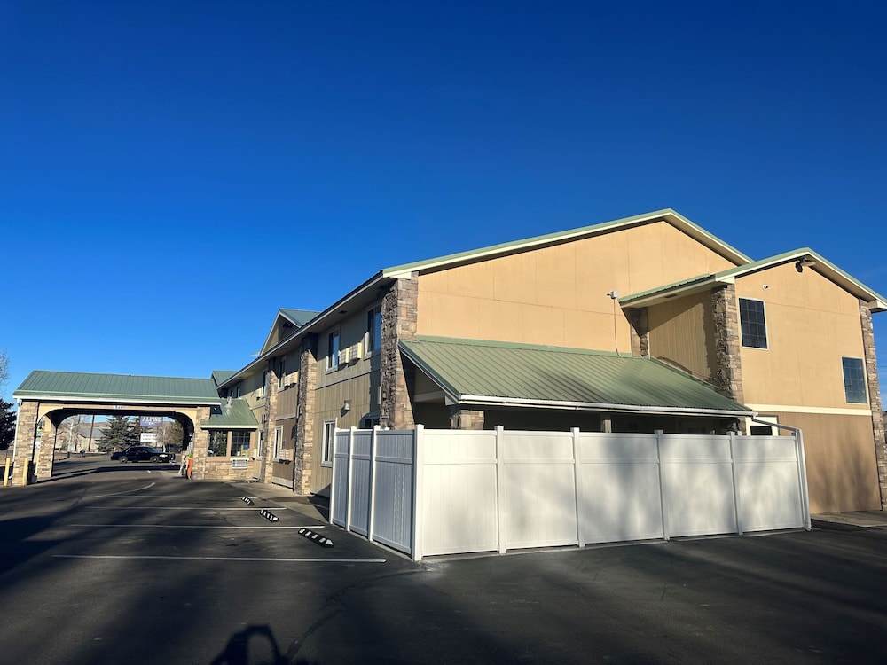 Days Inn & Suites by Wyndham Gunnison 2/46