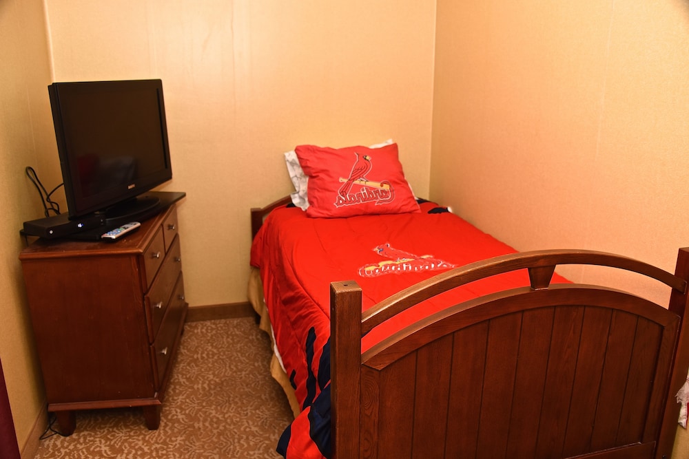 Holiday Inn Express Suites St Louis West Fenton 34/65