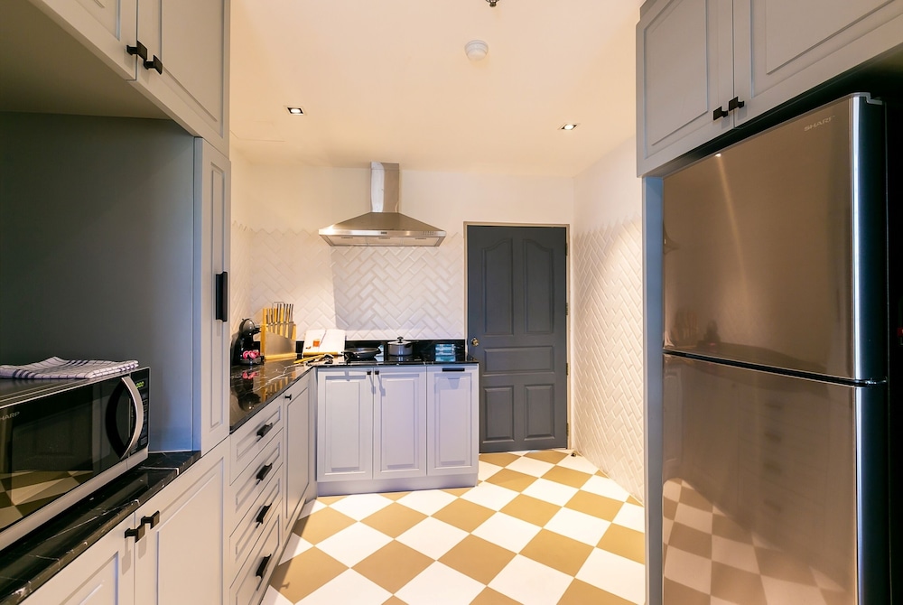 THEA Private Suites by TH District 10/64