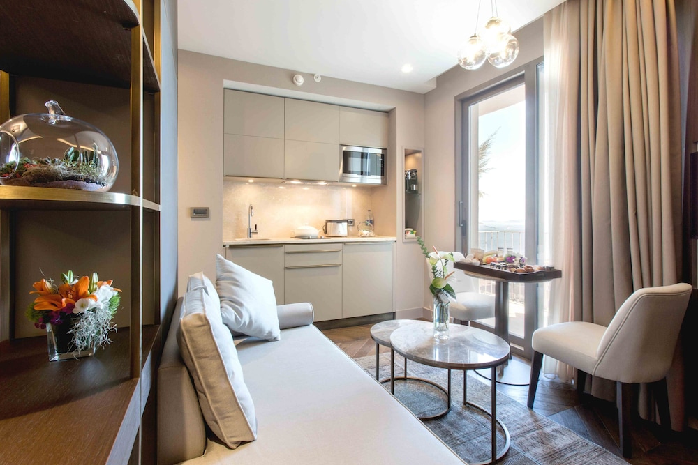 Noble22 Suites 30/39
