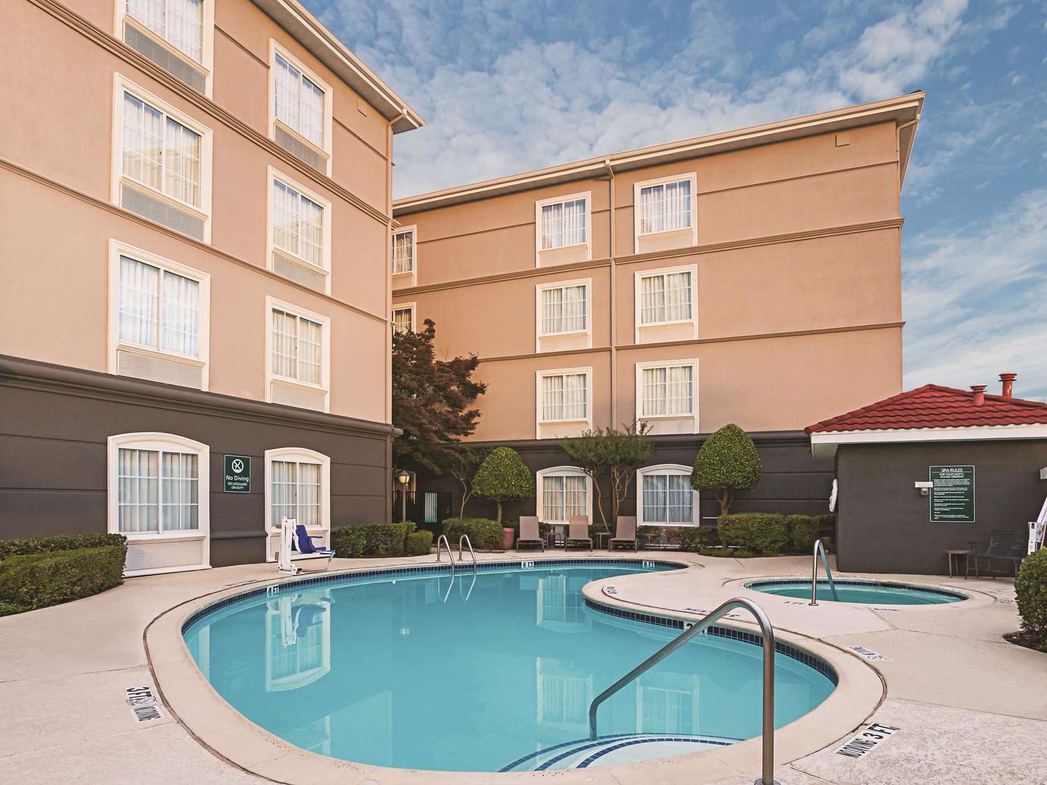 La Quinta Inn & Suites by Wyndham Fort Worth City View 44/48
