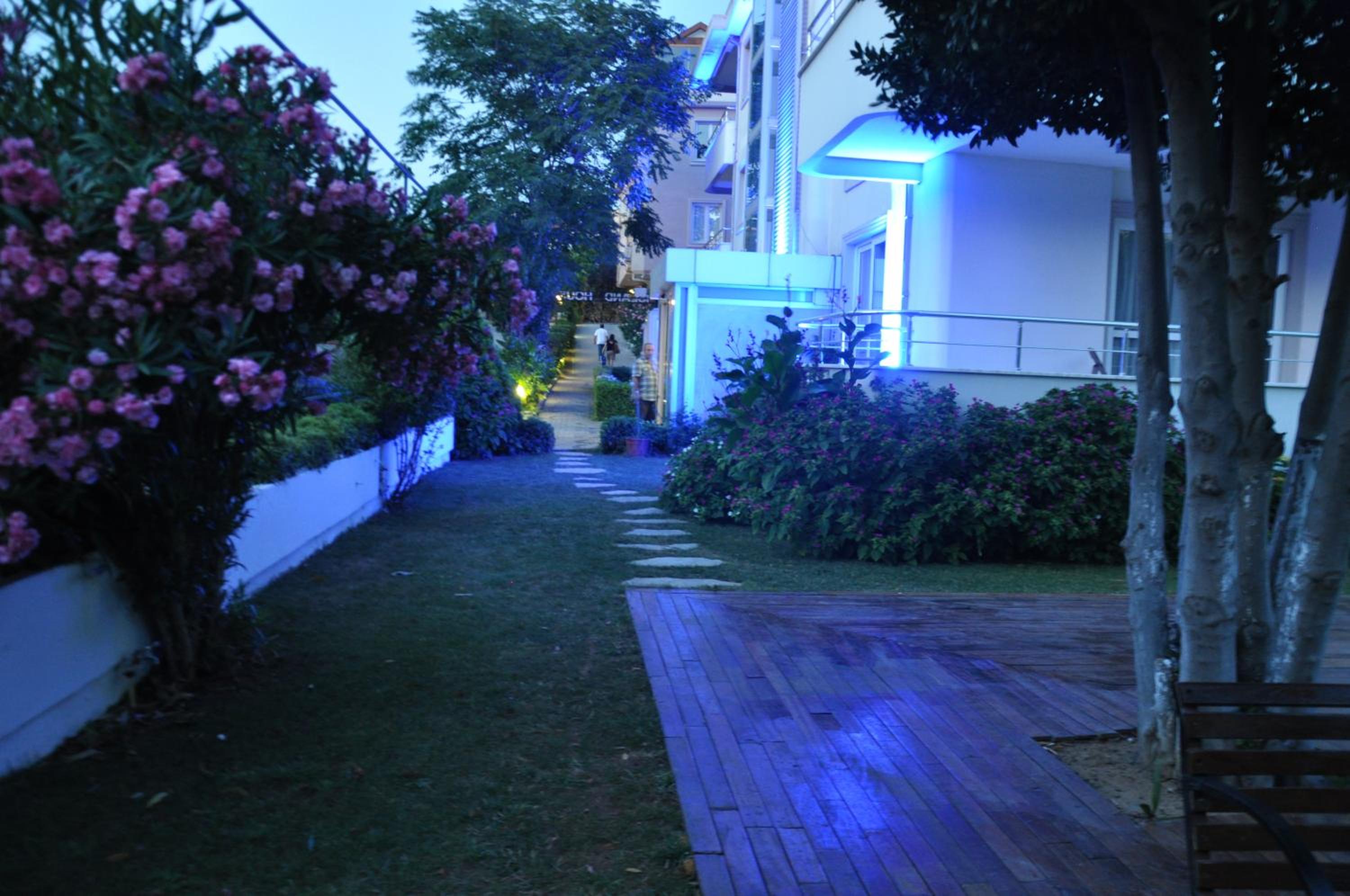 Island Hotel 40/43