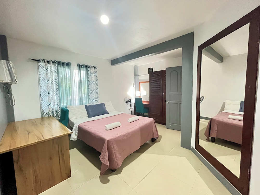 Conrada's Place Hotel And Resort 45/67