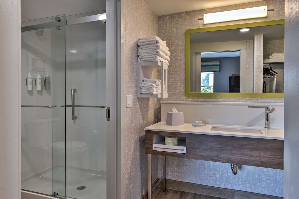 Hampton Inn and Suites Keene 16/47